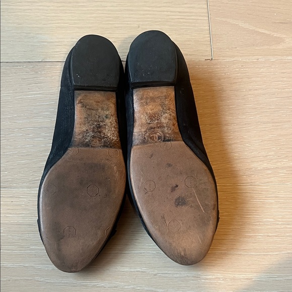 Chanel Black Flats with Logo Detail - Picture 4 of 6